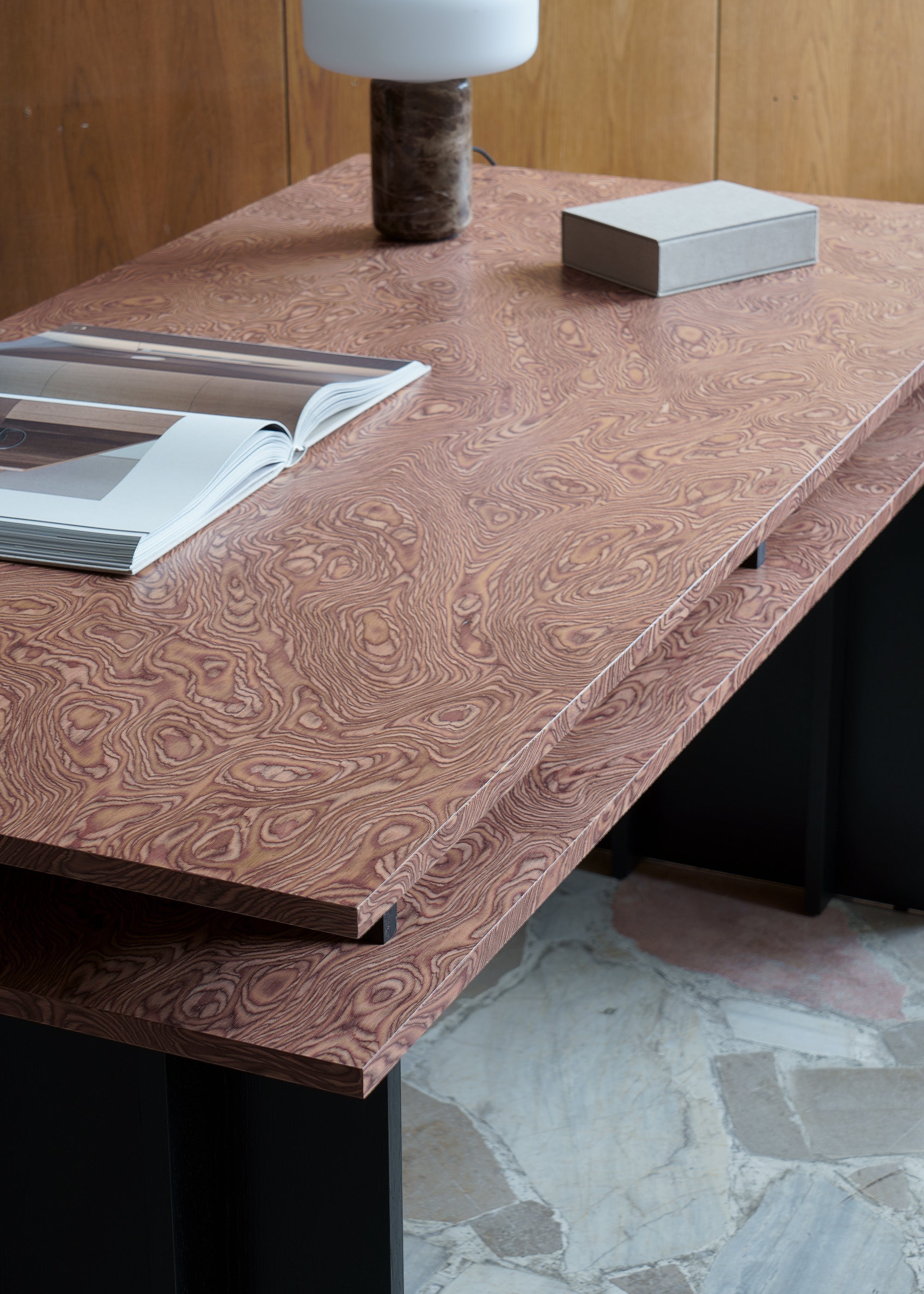 PIATO desk / Muscato TAMO DESIGN TEAM