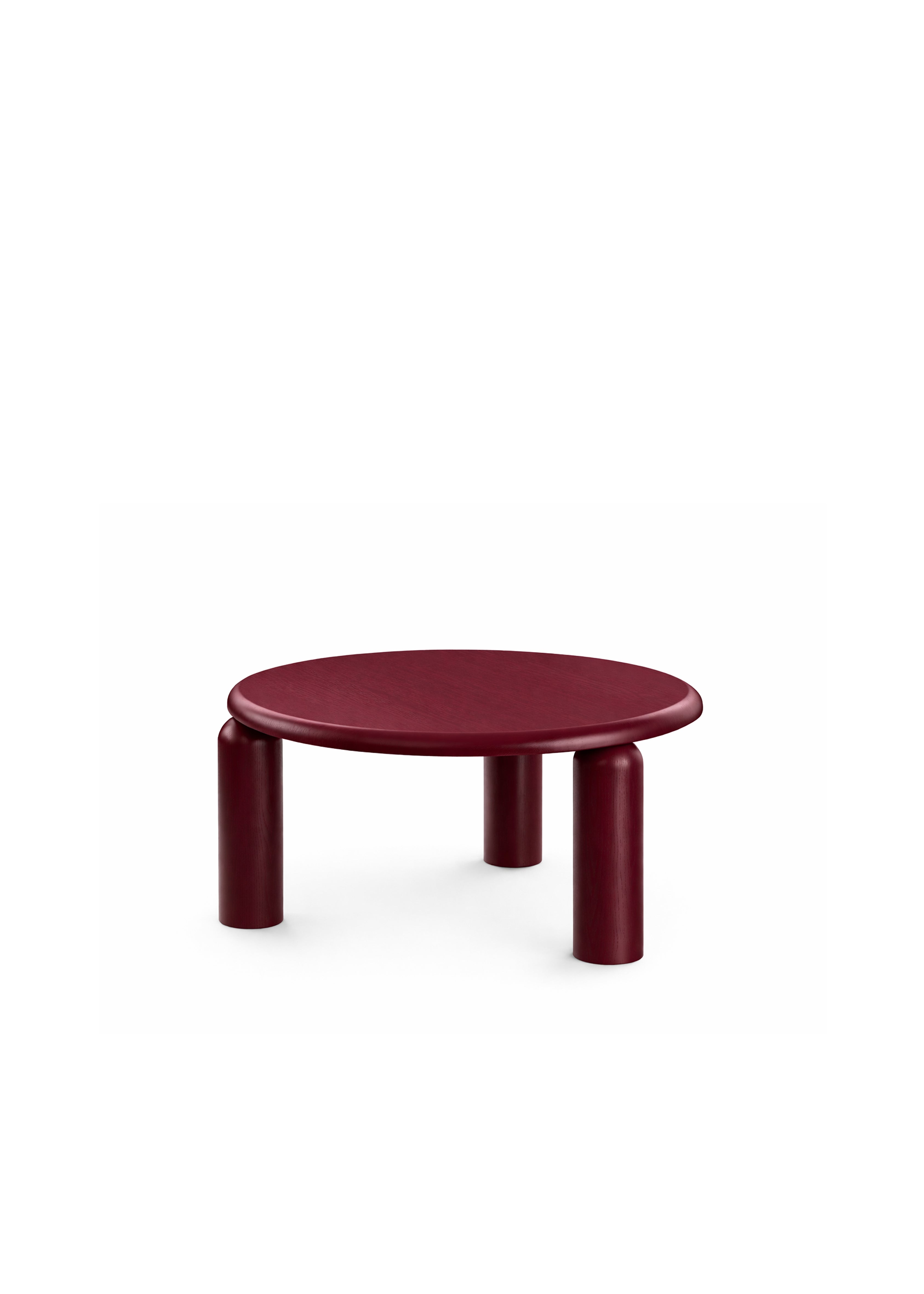 Okrągły bordowy drewniany stolik kawowy wsparty na trzech cylindrycznych nogach.