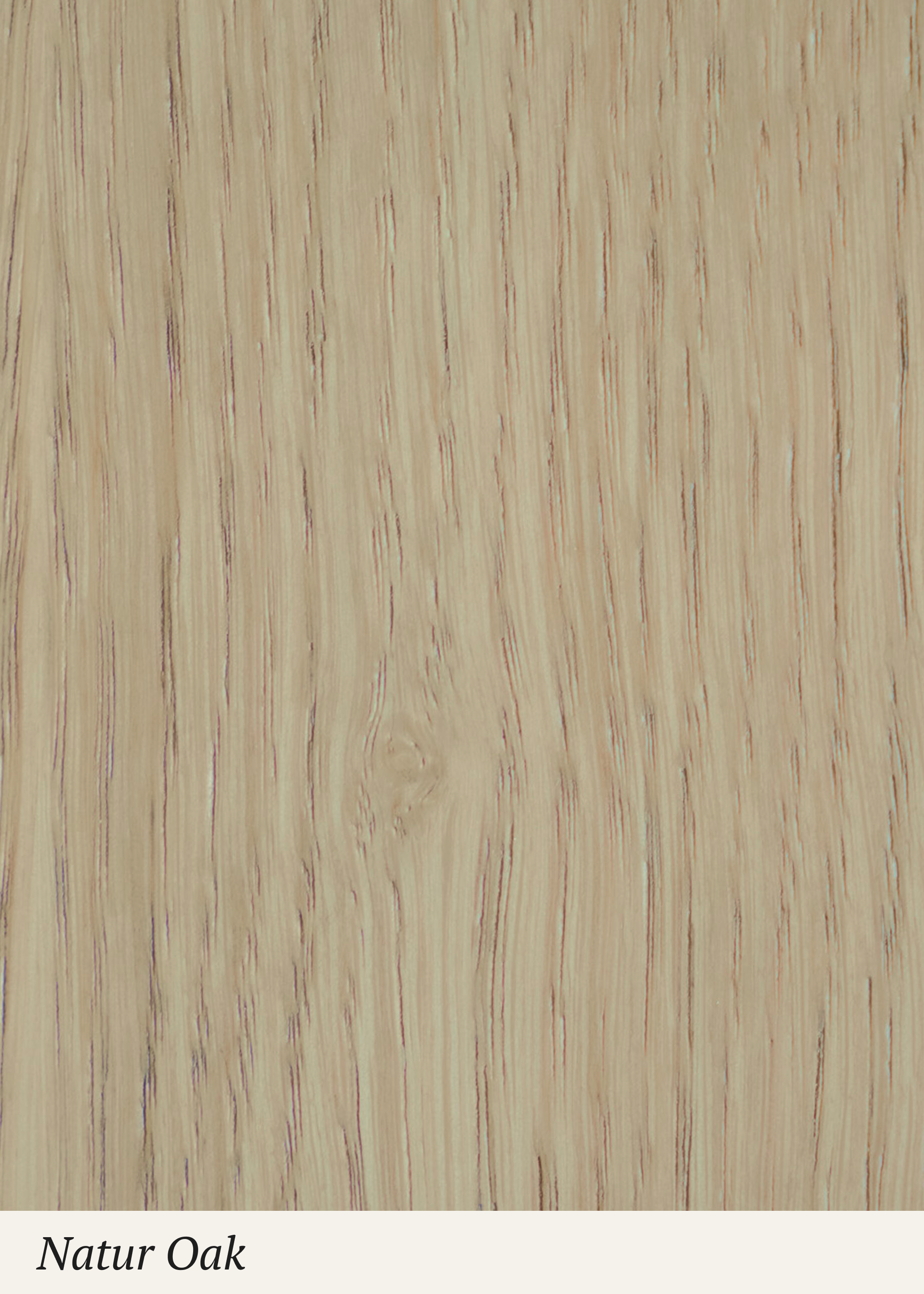 Échantillons de tissus aux couleurs naturelles disposés sur la table