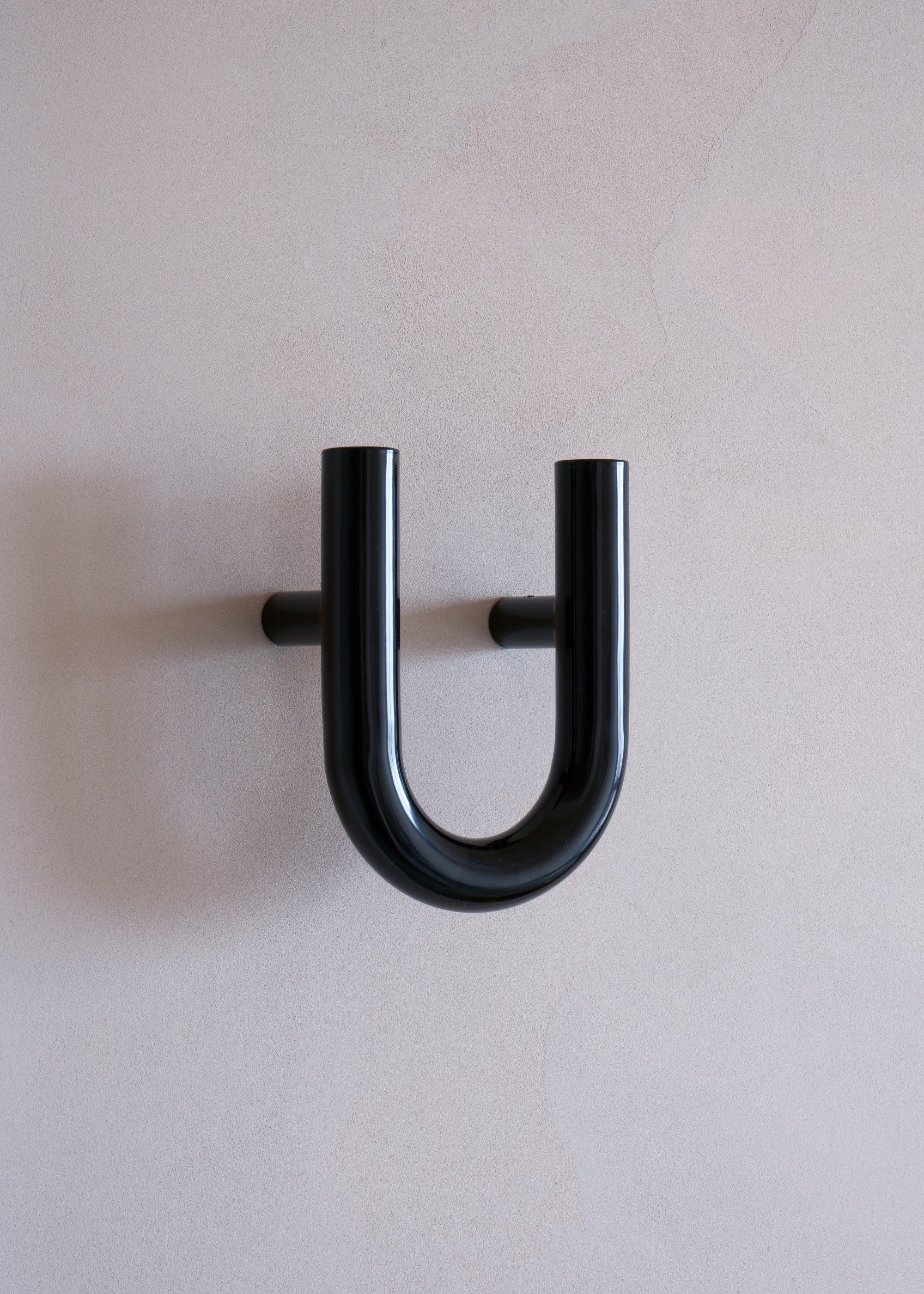 UNE hanger