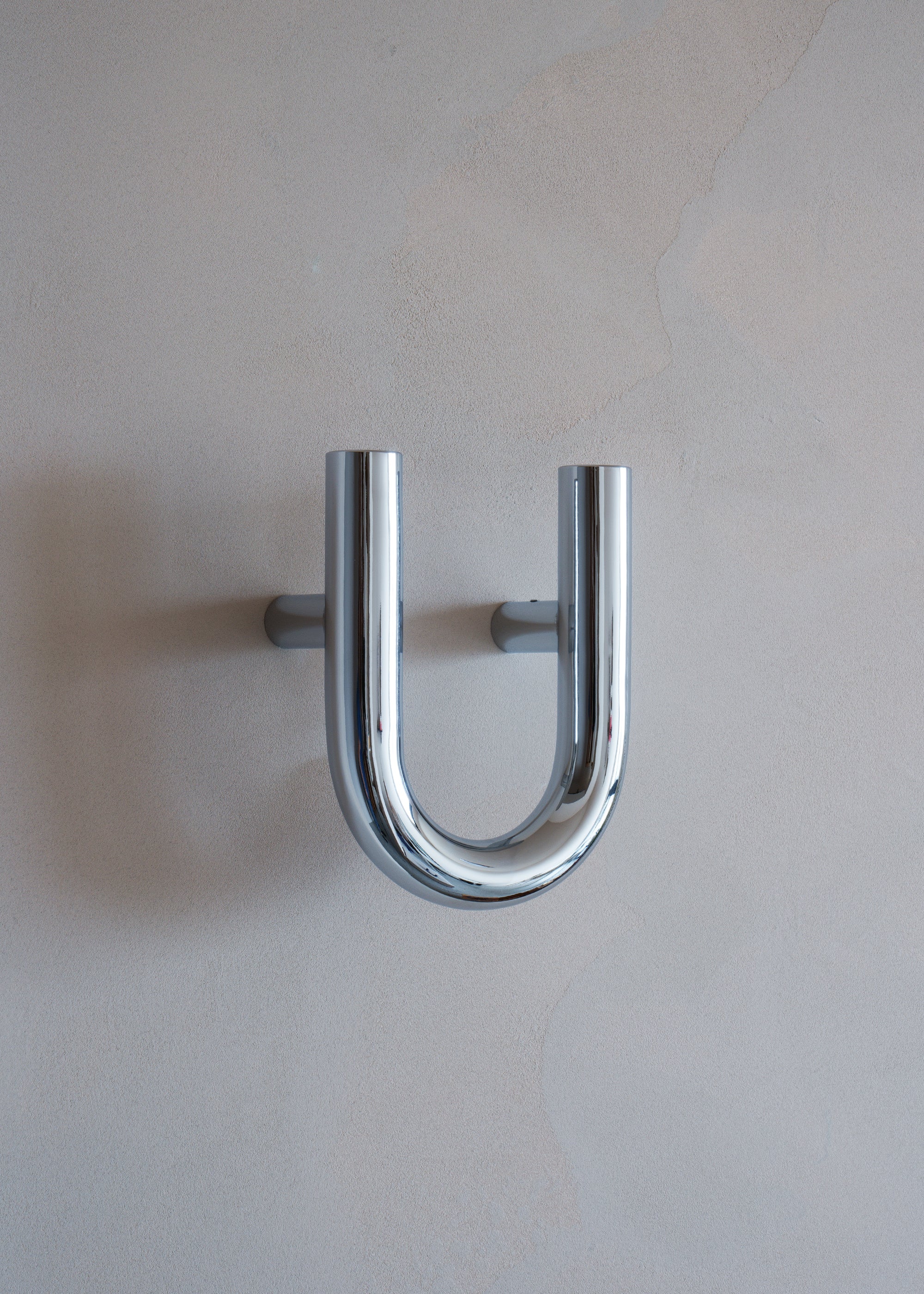 UNE hanger