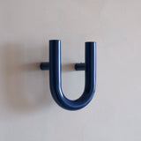 UNE hanger