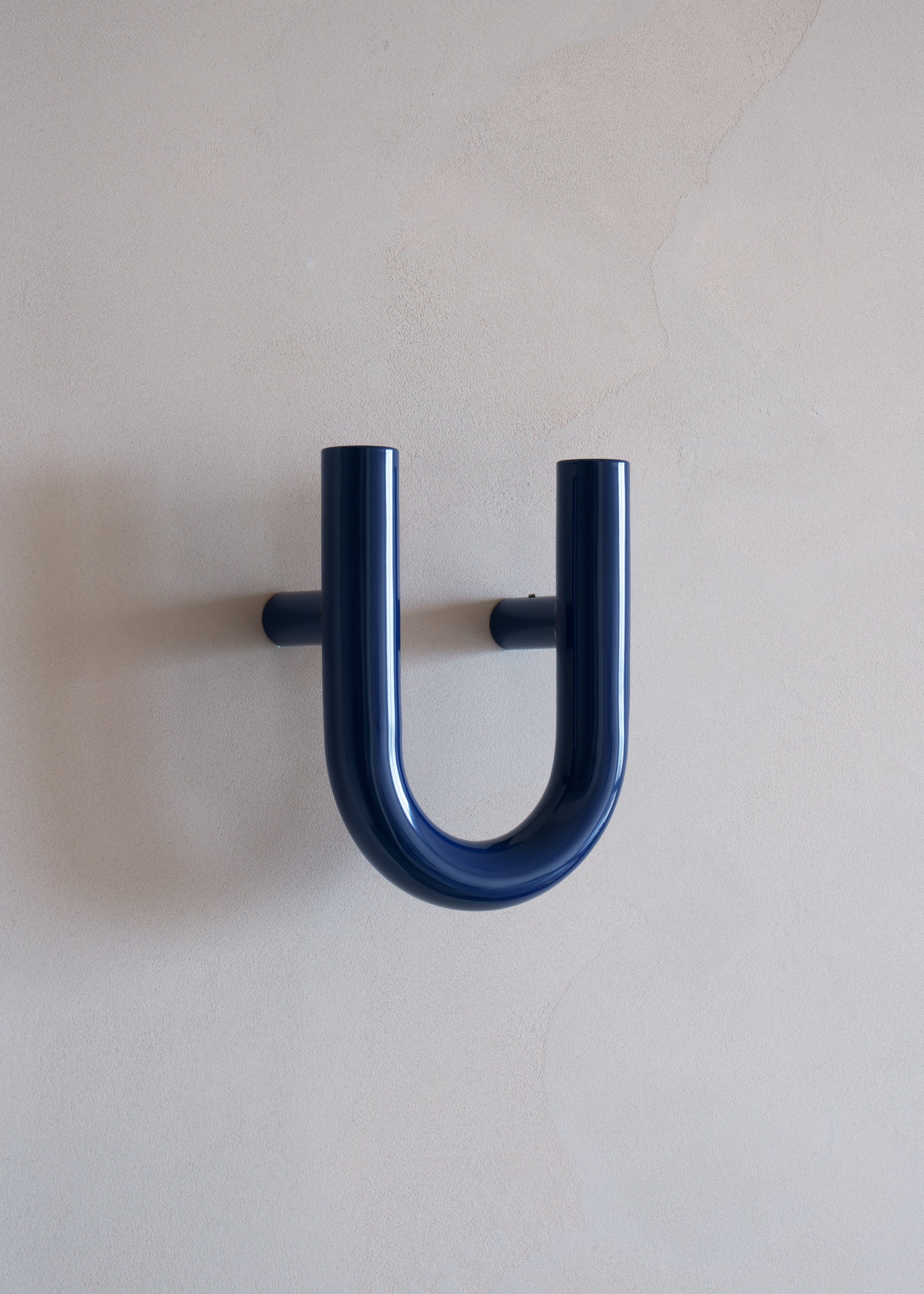 UNE hanger
